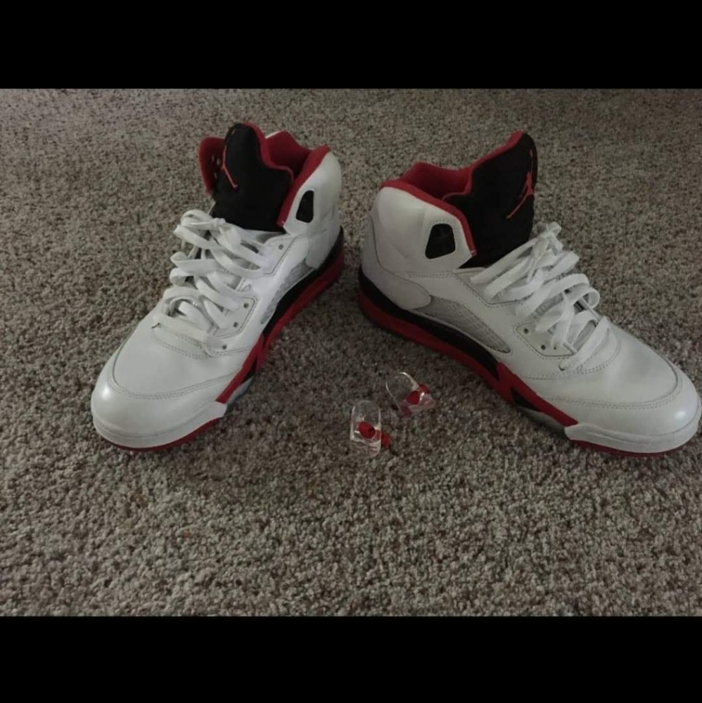 Jordan shoes with box deadstock quality.